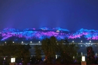 城市公共空間光環(huán)境優(yōu)化：從功能照明到情感體驗(yàn)